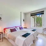 Vacation Marbella I Villa Fuentes, Prime Location, Perfect For Families And Big Groups, Shared Pool